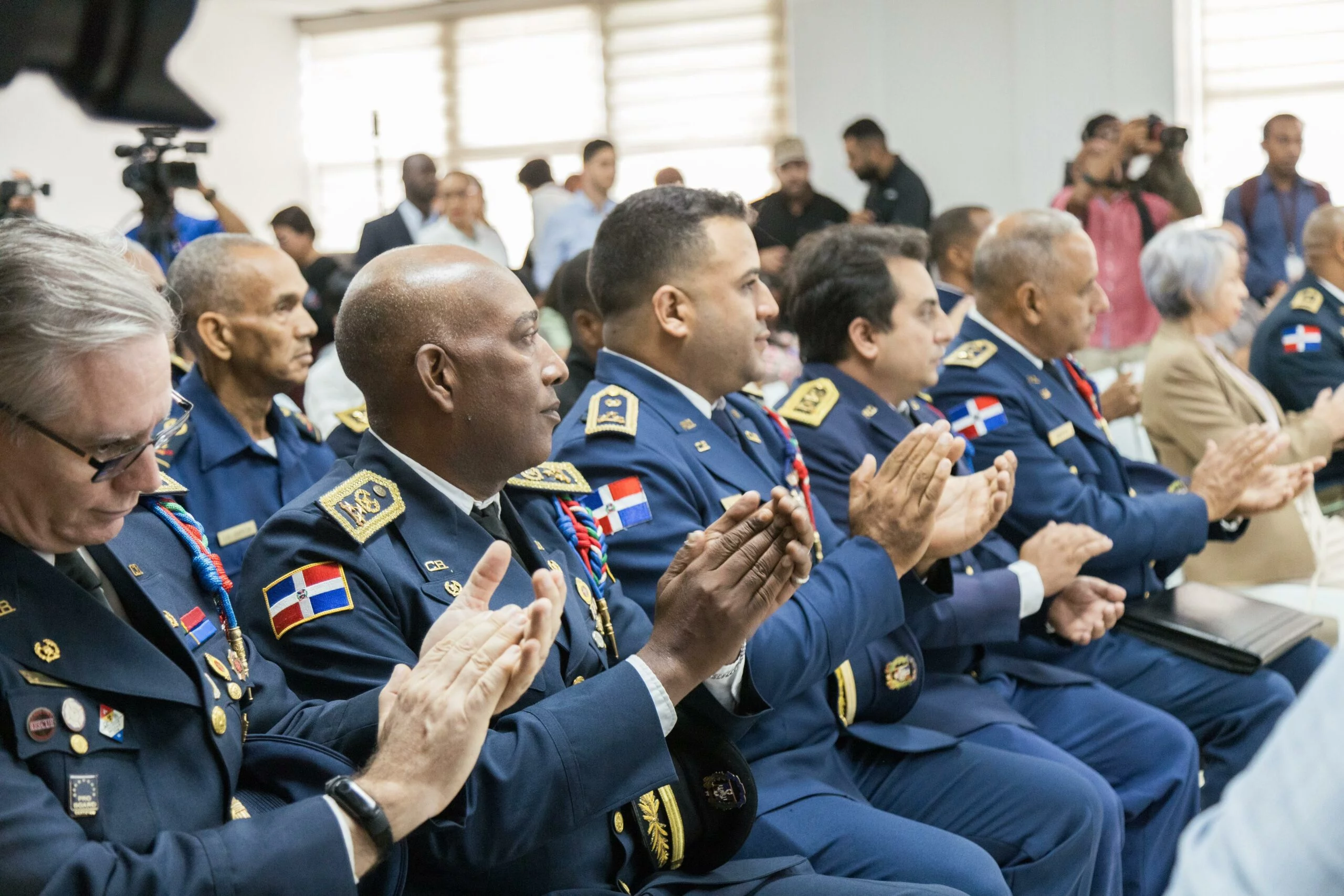 Los bomberos recibirán una poliza de vida y otros beneficios