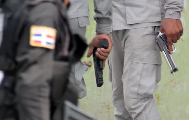 POLICIASPISTOLASENMANOS.