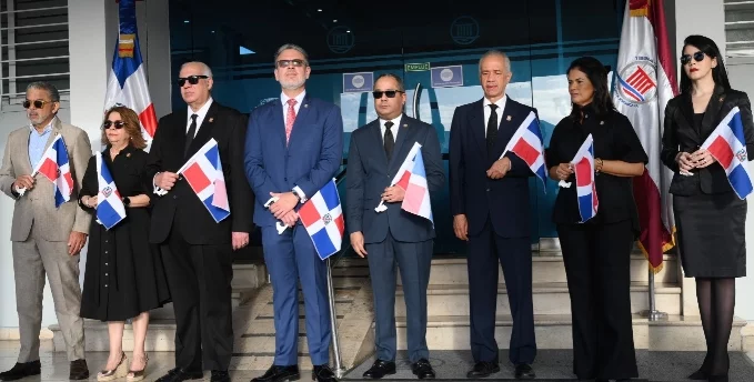 Los magistrados durante el acto.