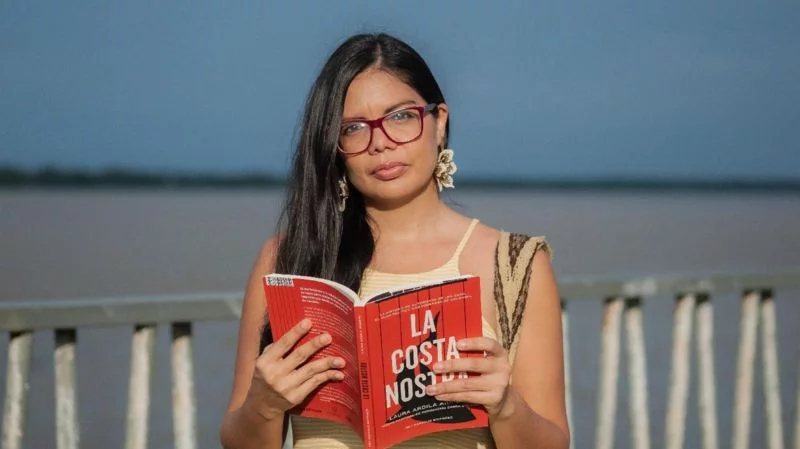 Ardila tiene 40 años, es columnista en El Espectador y colaboradora de La Silla Vacía y Vorágine. Abrió un canal de YouTube llamado "La Colombia Nostra".