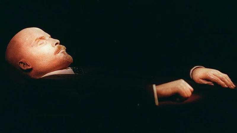 El cerebro de Lenin fue extraído por los médicos que le practicaron la autopsia luego de su deceso.