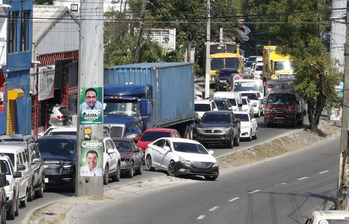 Tapones se extienden en cada intercepción de la avenida República de Colombia.