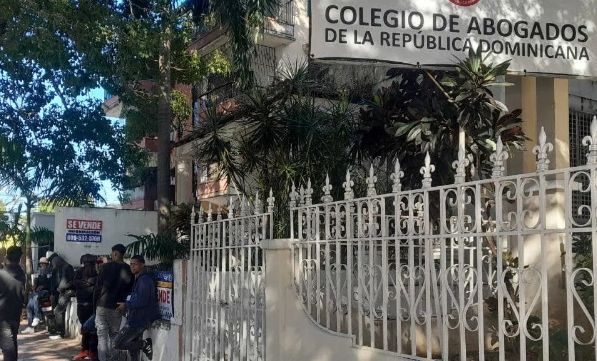 El Colegio de Abogados, intervenido por grupos que no son abogados    .  fuente externa