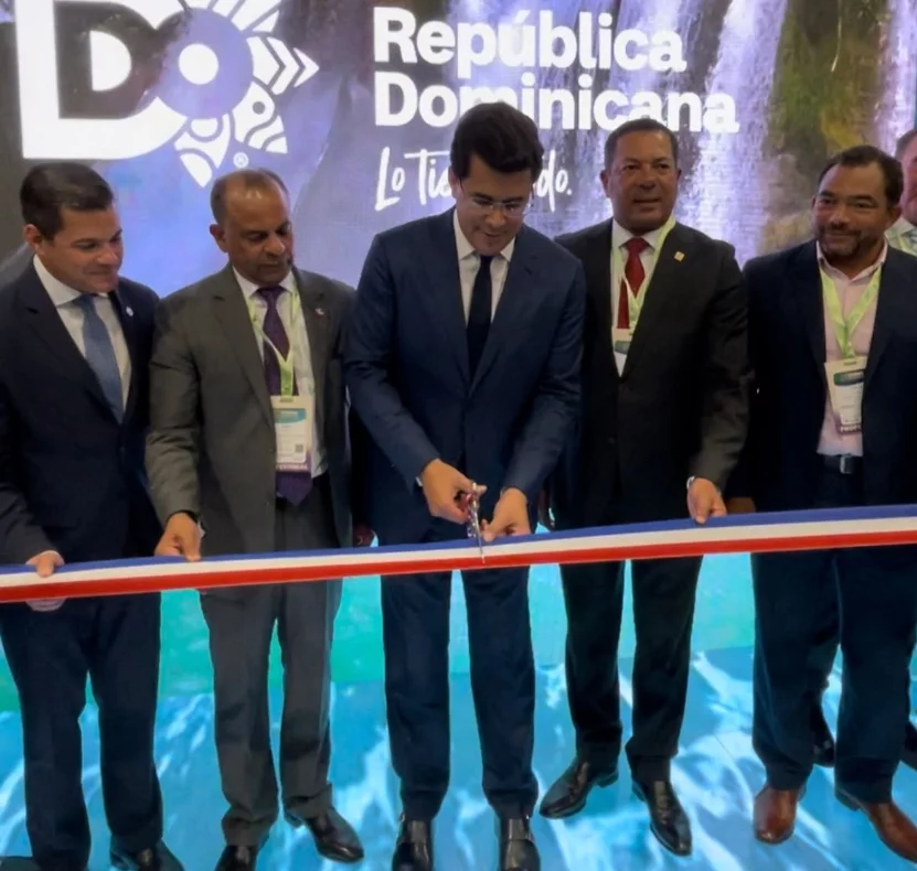 Personalidades del turismo en la feria Vitrina de Colombia.