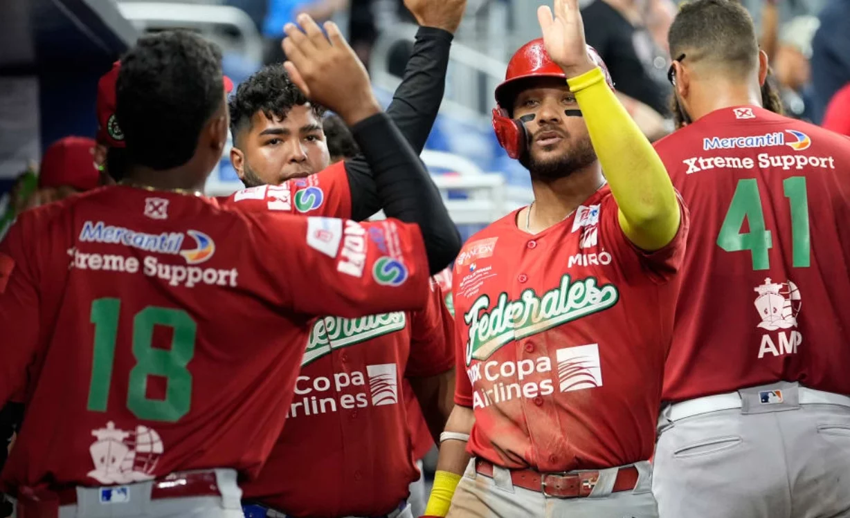 Jugadores  Federales de Chiriquí de Panamá celebran luego de vencer  a Nicaragua.    ap
