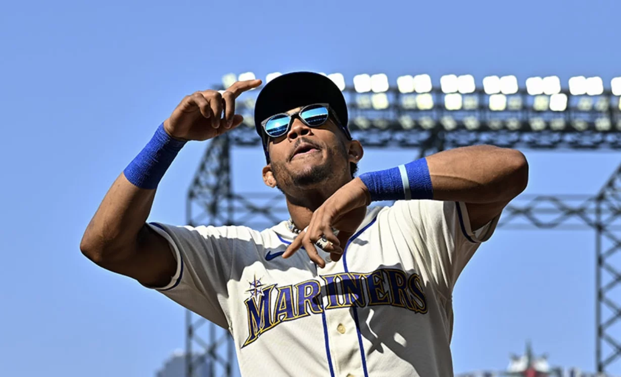 El dominicano Julio Rodríguez avanza para convertirse en  un jugador súper estelar.  Ap