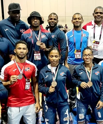 Parte de la delegación dominicana de lucha olímpica.