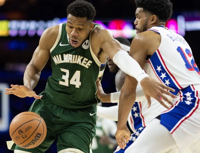 Giannis Antetokounmpo  lideró ofensiva de Milwaukee.