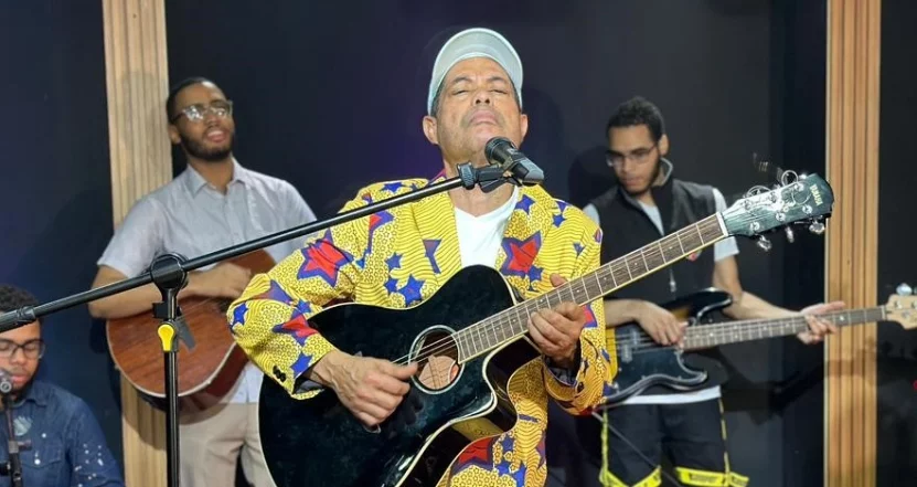 Pepe Corniel  se conoce por haber pegado varios temas .