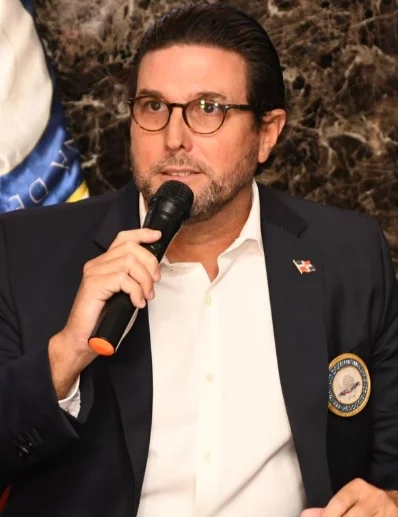 Enrique Valverde, presidente  Fedogolf,  explica proyecto.