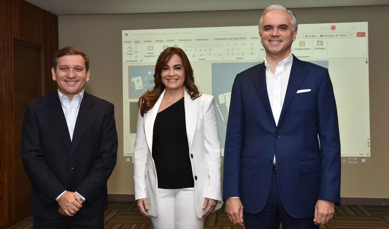 Randall Arias, Laura Peña Izquierdo y Luis Miguel de Camps.  AGENCIA FOTO
