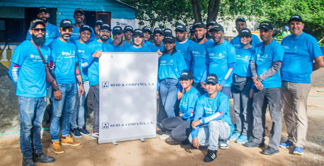El equipo de Reid & Compañía y Hábitad para la Humanidad .