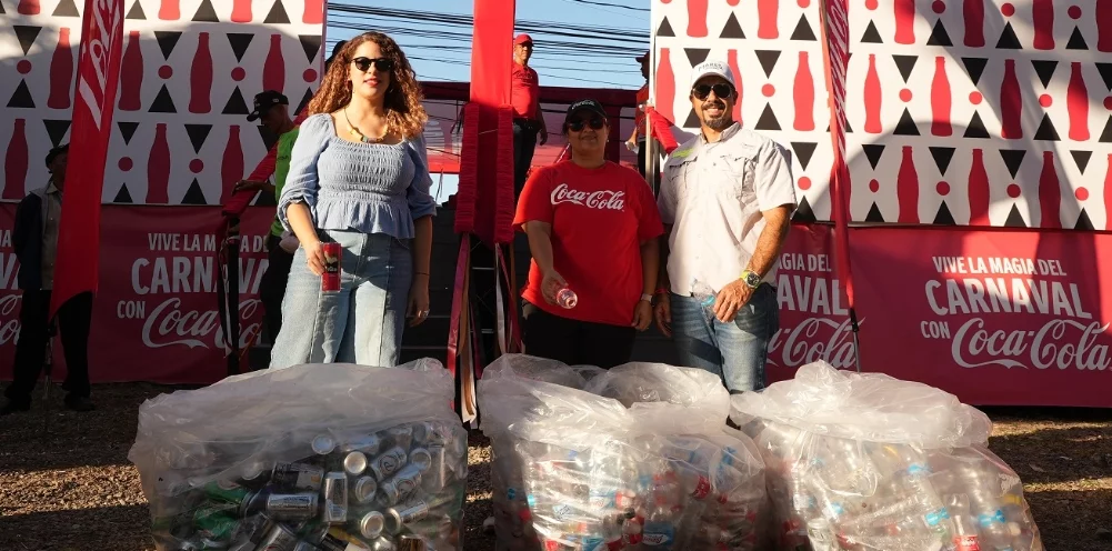 Ana Virginia García, Lidia Castro y Livio Oleaga, durante la celebración del carnaval.