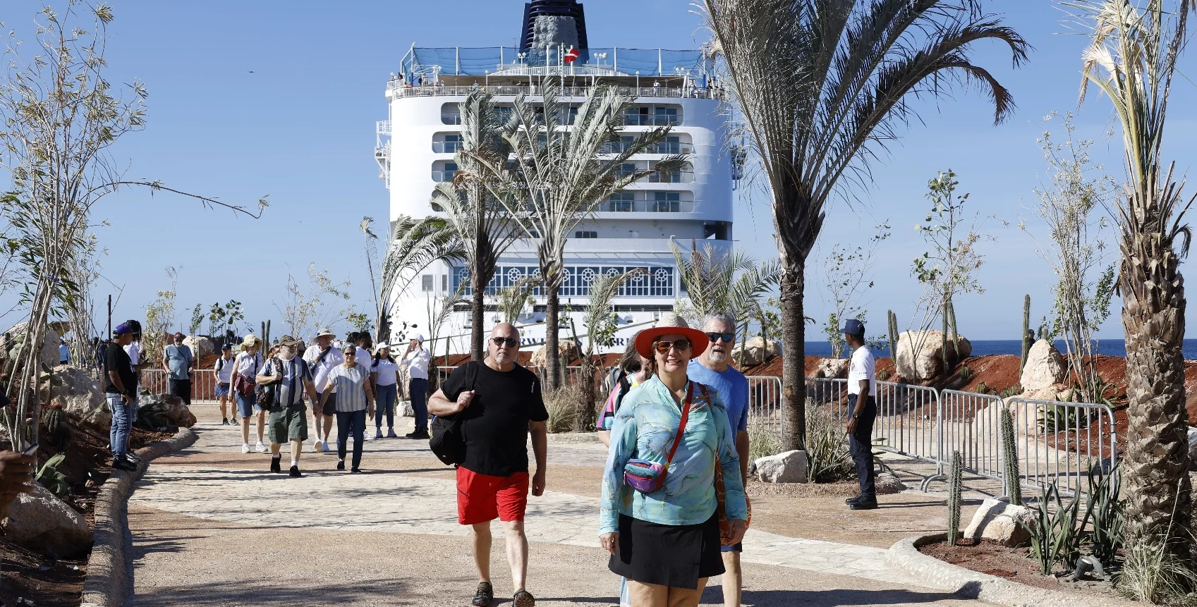 El sur dominicano estrena puerto con llegada del primer crucero