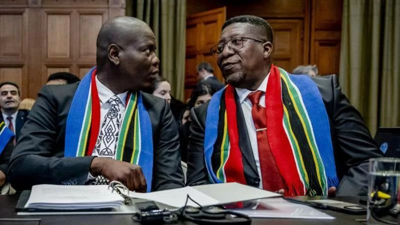 Vusi Madonsela, embajador de Sudáfrica ante el Tribunal Internacional de Justicia (TIJ) de La Haya, acusó a Israel de apartheid.