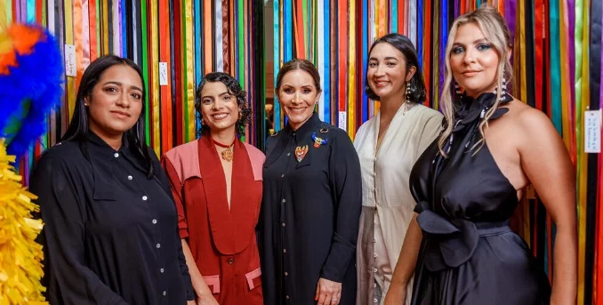 Sinead Fachelli, Karla Dipuglia, Karina Cortorreal, Yenny Vásquez y Rosalba Cáceres.