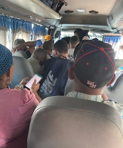 Autobuses tardaban más de una hora en pasar.