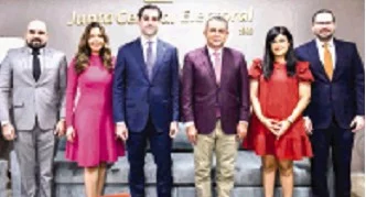 Directivos de ANJE y la Junta Central durante el encuentro.