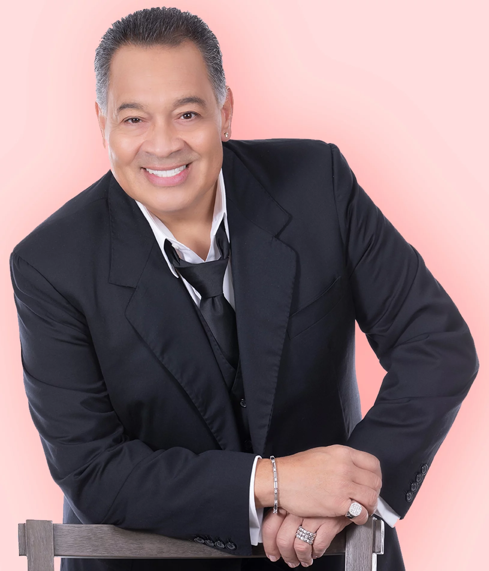 Tito Nieves es un artista de Puerto Rico.