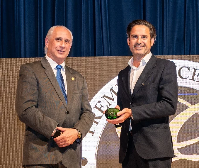 El premio Excelencias Cayo Levantado Resort.