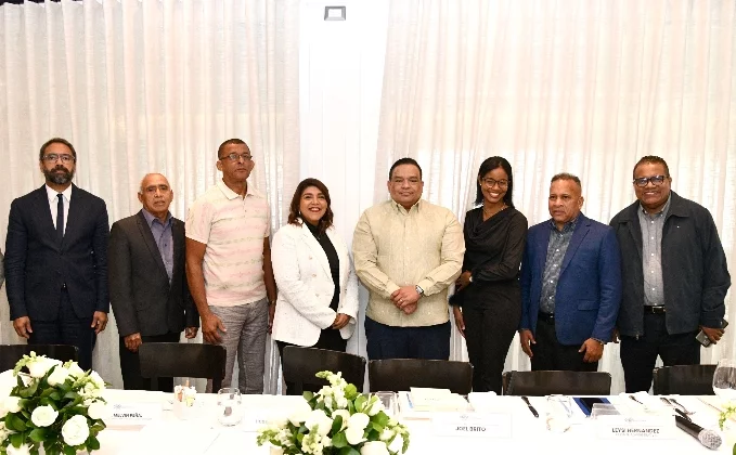 Los ejecutivos de la  Oficina Nacional de Derecho de Autor y de sociedades de gestión.