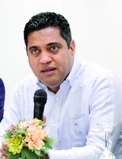 Kelvin Cruz al  encabezar la actividad.