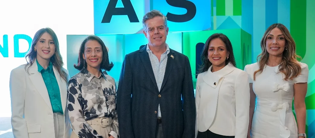 Daniella Schimensky, Hegla de los Santos, Pablo Wiechers, Paula Fuentes y Patricia Mejía.