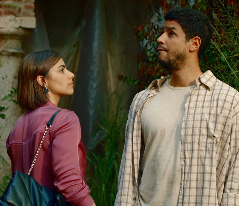 Nashla Bogaert y Héctor Aníbal  en escena del filme .