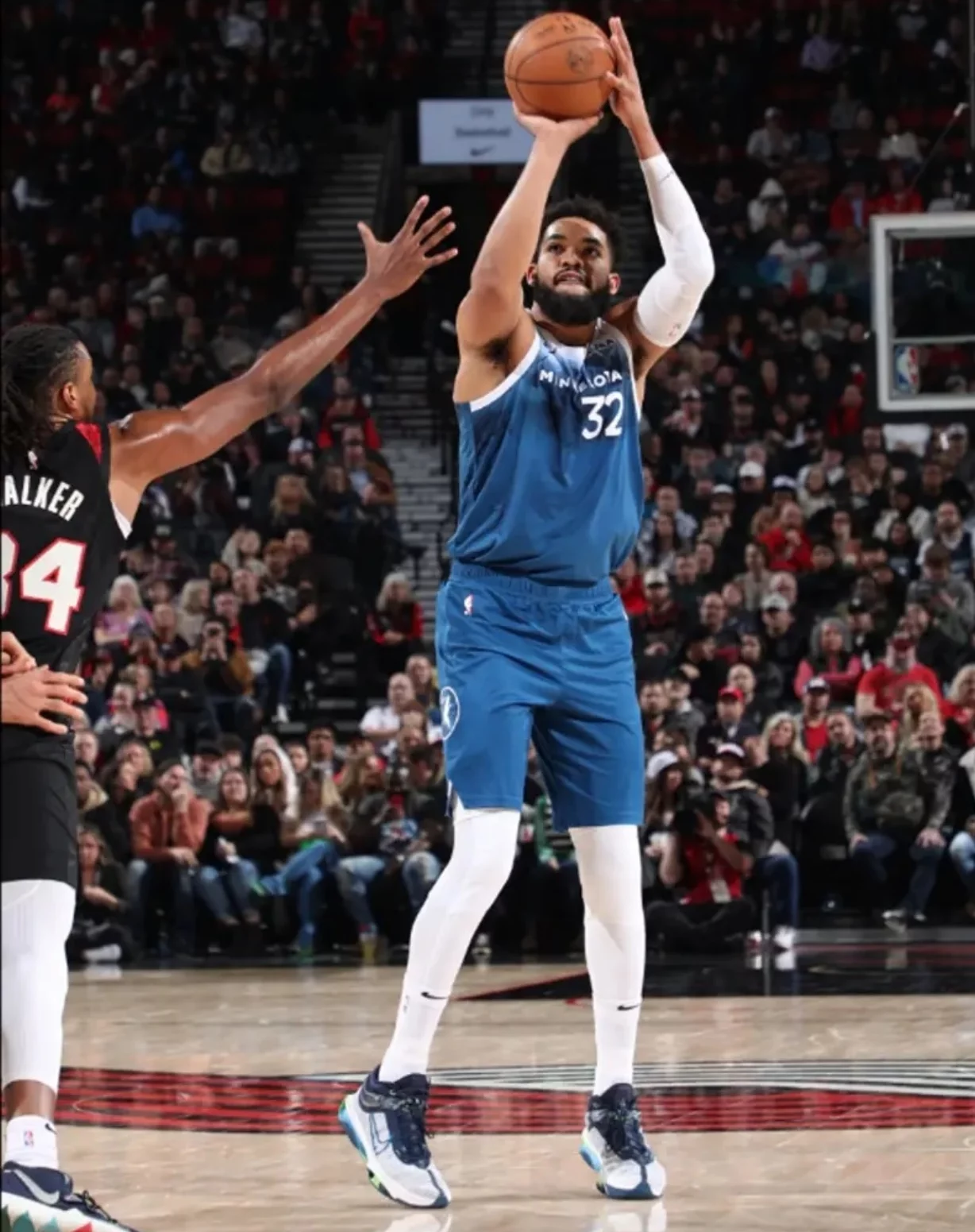 Karl  Towns se ha convertido en un excelente tirador detrás de arco de tres puntos.  Ap