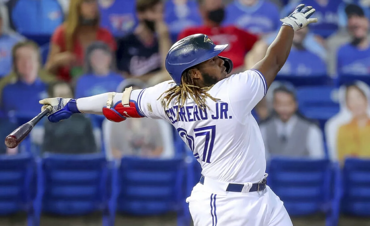 El dominicano Vladimir Guerrero Jr.   es uno de los cañones principales de los Azulejos.  Ap