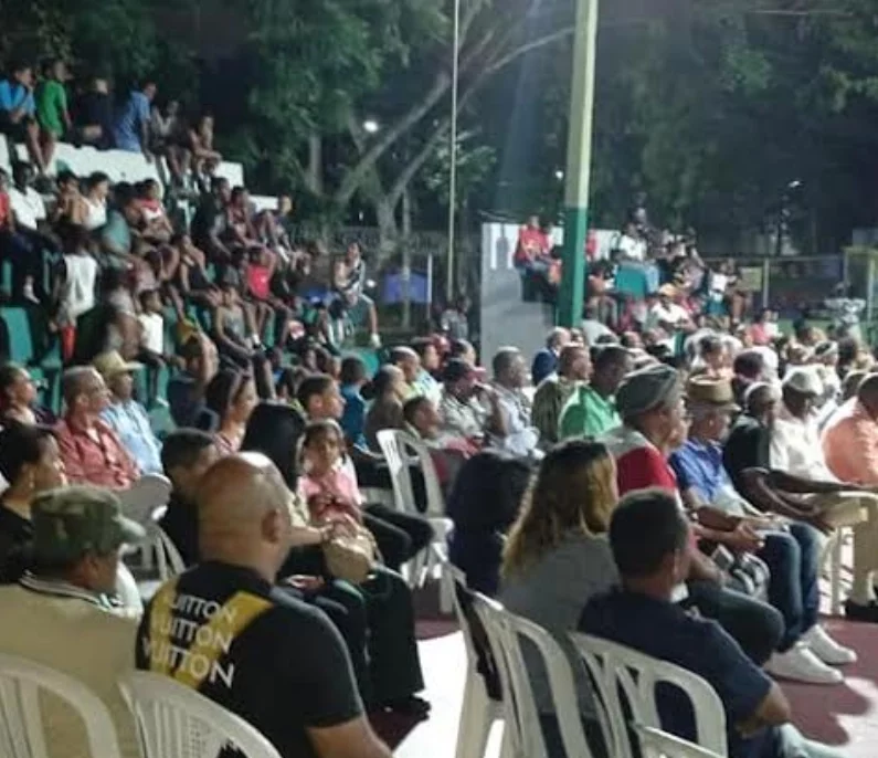 Parte del público que asistió al 52 aniversario del club.