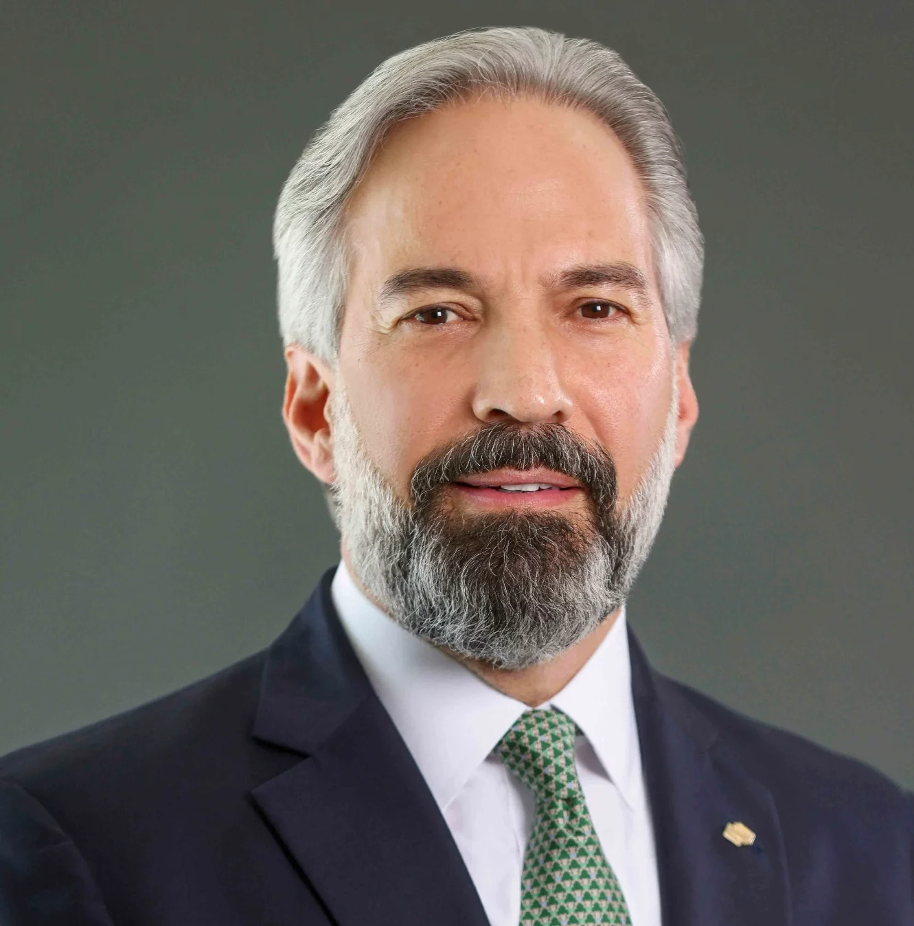 Dennis Simó Álvarez, presidente de Banco Caribe.