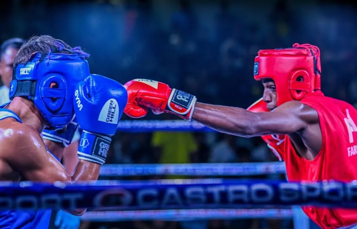 Uno de los combates celebrados ayer en el inicio de la Copa Independencia de Boxeo.