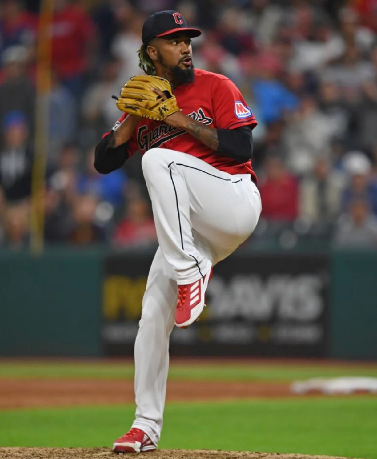 El dominicano Emmanuel Clase causa terror con  su bola rápida de tres dígitos.  Ap