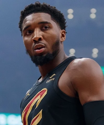 Donovan Mitchell es baja importante para Cavaliers.  ap