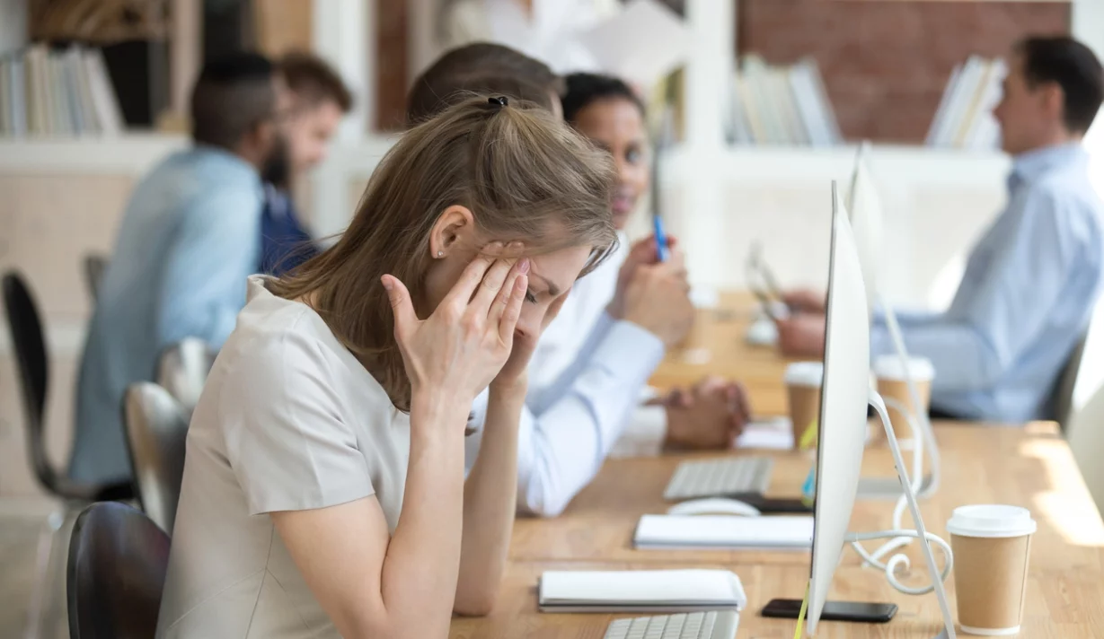 En la mayoría de las mujeres con migraña, los síntomas suelen mejorar con la menopausia.