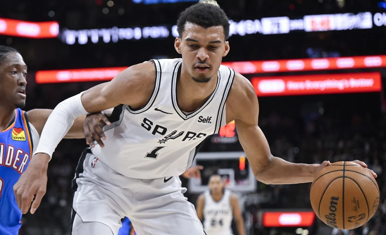 Victor Wembanyama y su inmenso talento aún persigue adaptarse albaloncesto NBA.  Ap