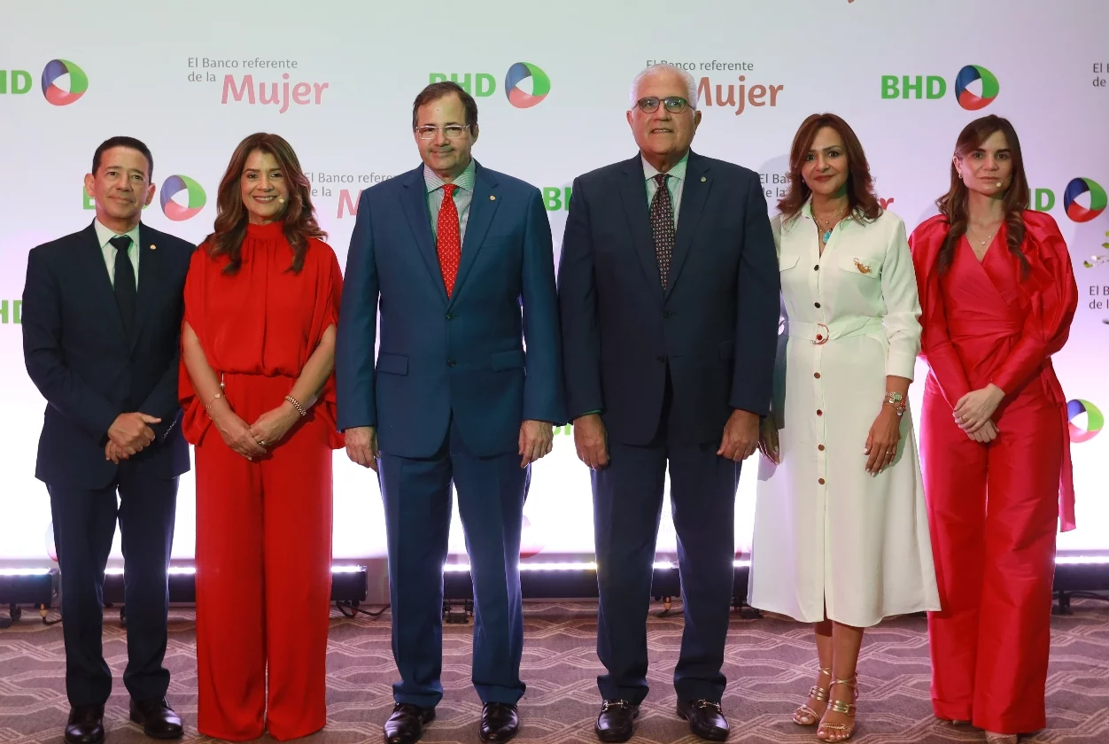 Adrián Guzmán, Rosa Marubeni, Steven Puig, Luis Lembert, Josefina González y Coral Sánchez.