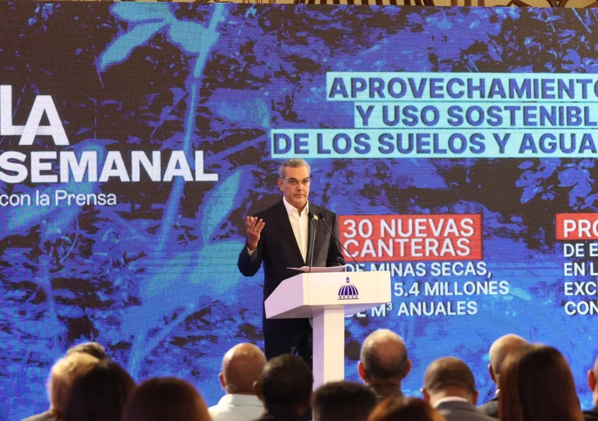 Momentos en que el presidente Luis Abinader ofrecía los detalles.  José Francisco