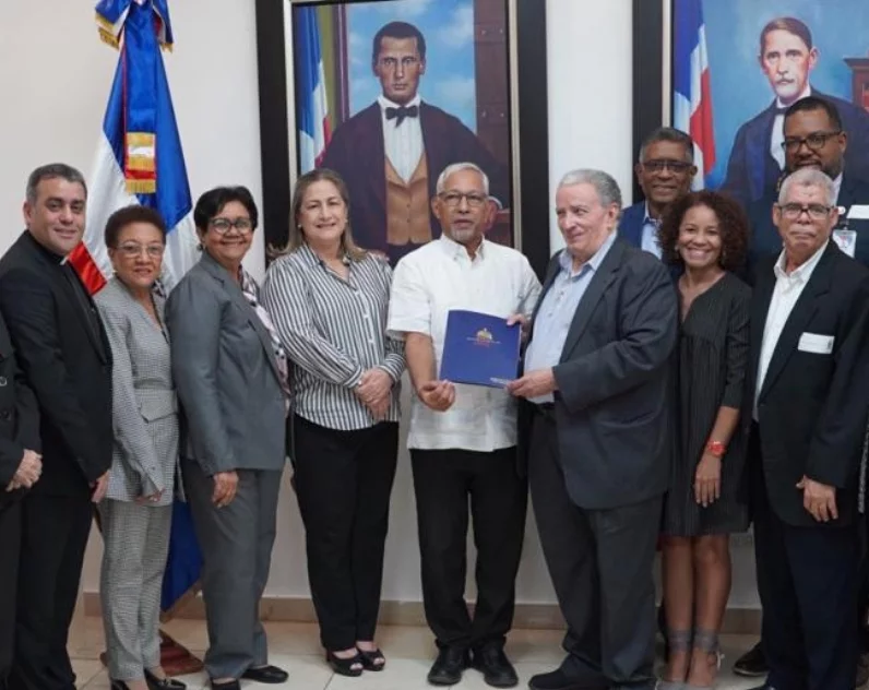 El ministro Ángel Hernández recibió las recomendaciones.