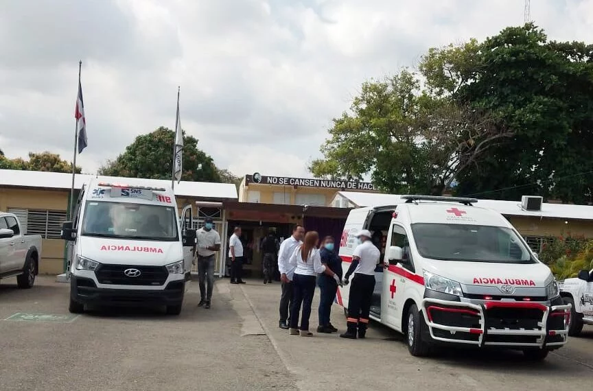 911 asiste estudiantes en La Vega (2)