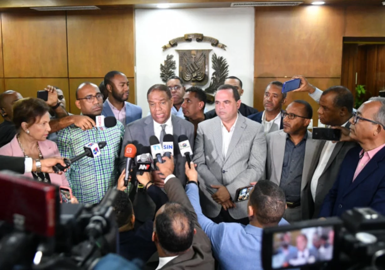 Los partidos de oposición plantean recurrir a las altas cortes en busca validen fondos.