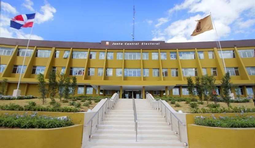 La JCE pidió a las organizaciones acatar normas limitativas.