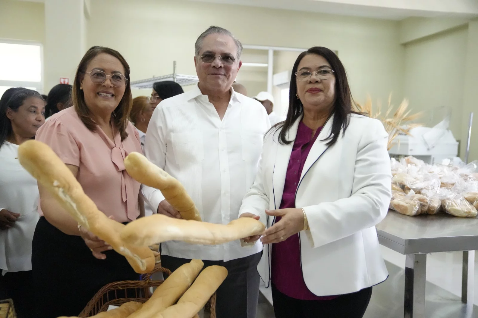 Elvira Corporán gobernadora San Juan, José Florentino, director ejecutivo FONPER Maira Morla sub dir gral INFOTEP