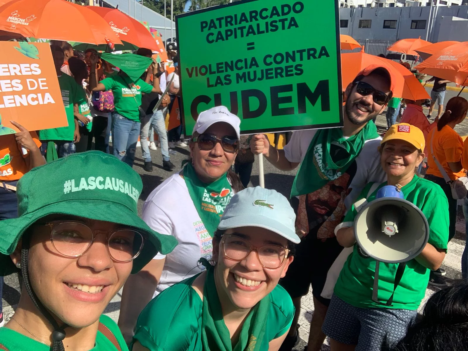 MUJERES