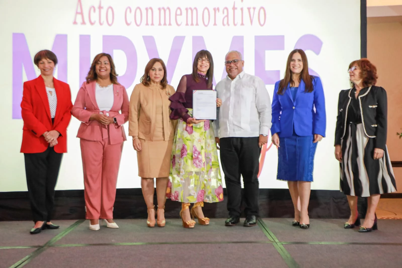 Promipyme entrega créditos en apoyo a mujeres emprendedoras1