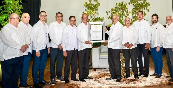 Parte de los miembros del grupo cultural mocano La Peñita.
