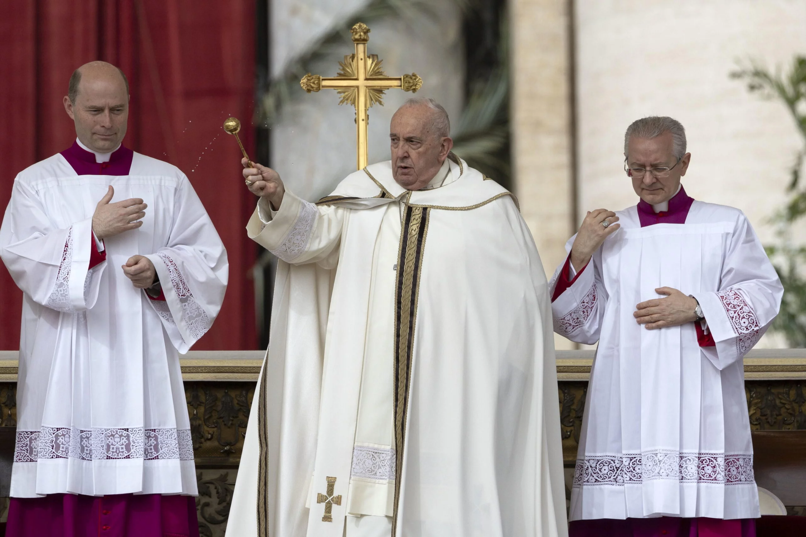 El Papa Francisco dirige la Misa del Domingo de Pascua en la Plaza de San Pedro