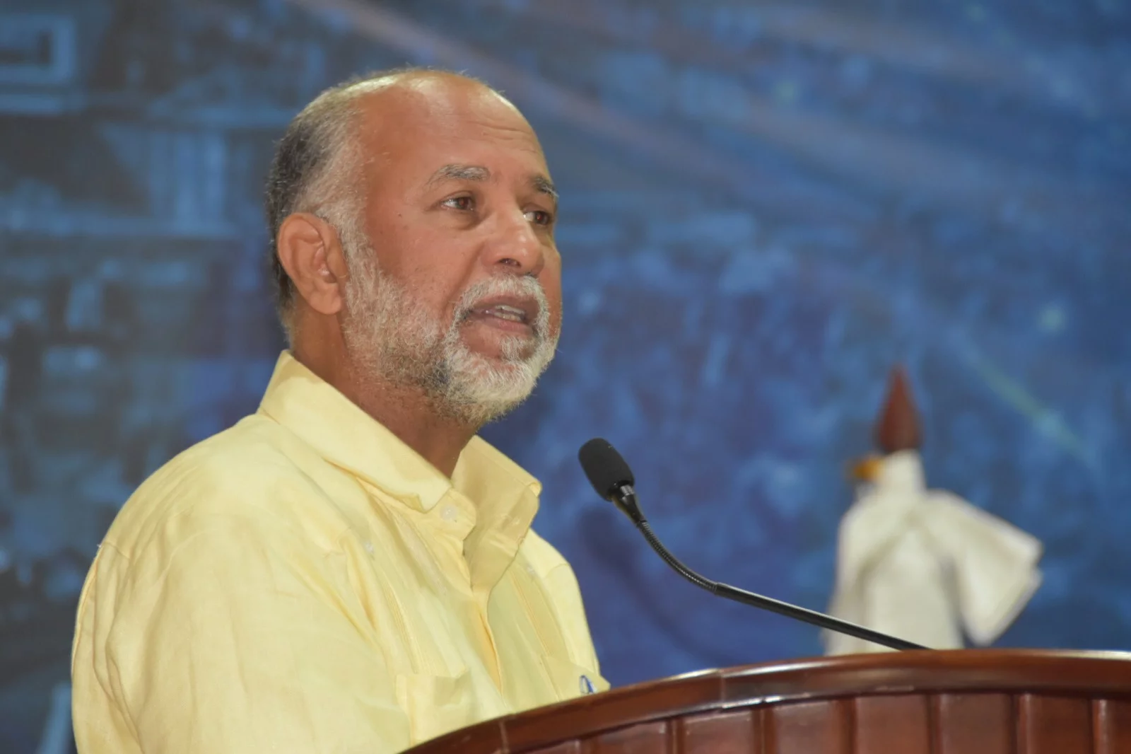 profesor Eduardo Hidalgo