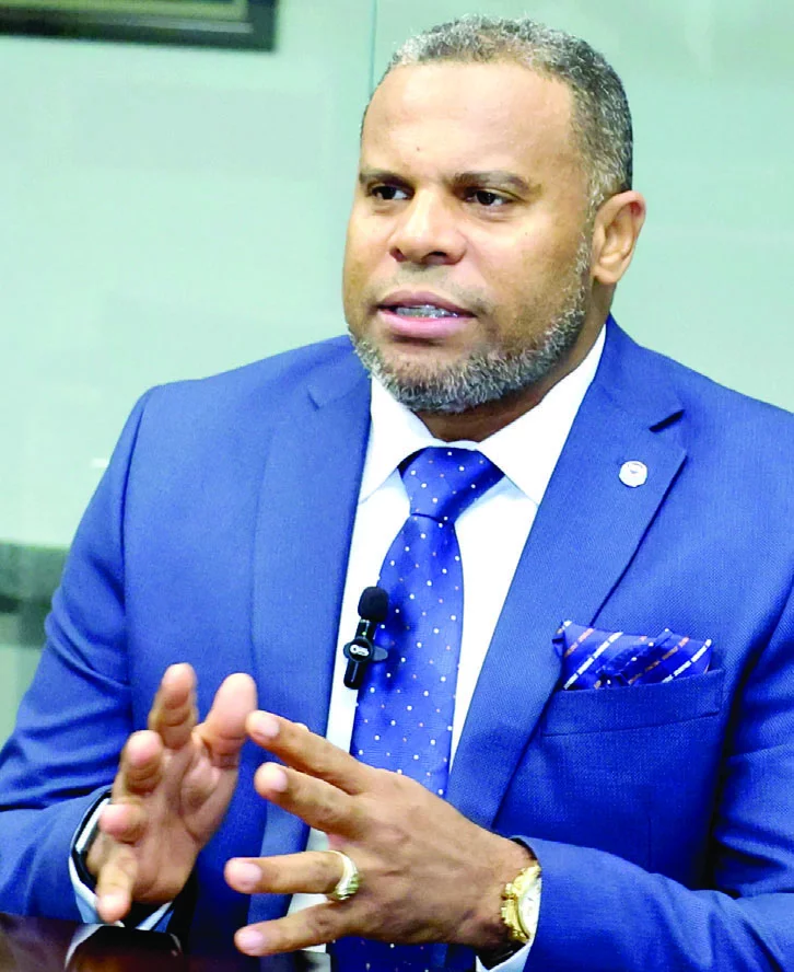 Holguín     agrece el apoyo a diversas personas y entidades, como Telemicro.  FRANCIS LUNA